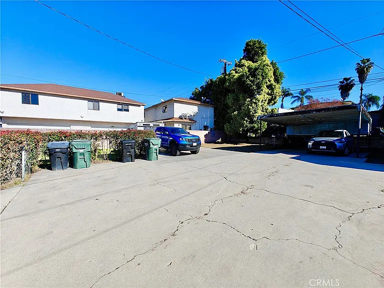 6728 S Whittier Ave — Photo 16