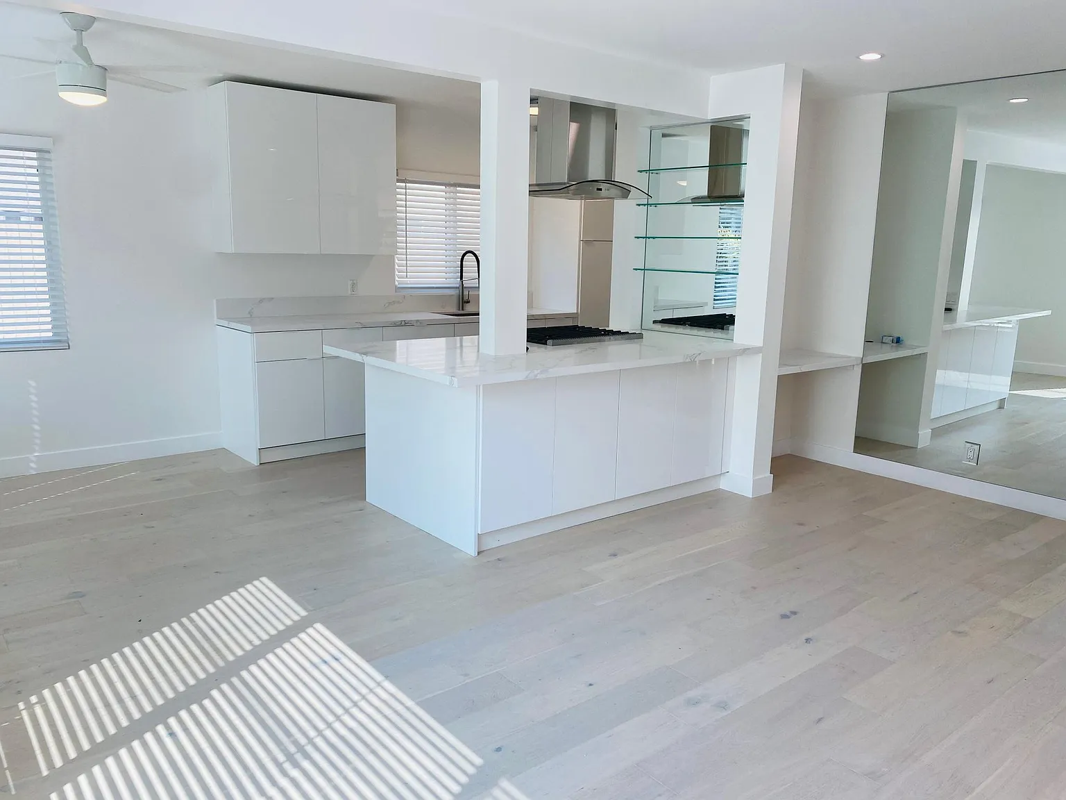 2 bed, 900 sqft, $3,795 — Photo 4