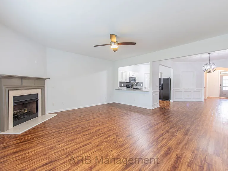 4922 Sherwood Way — Photo 5