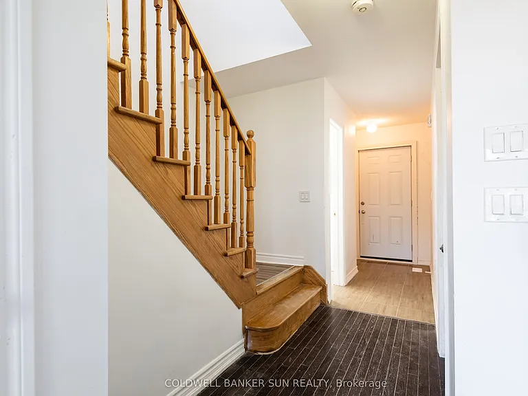 59 Todd Cres — Photo 12