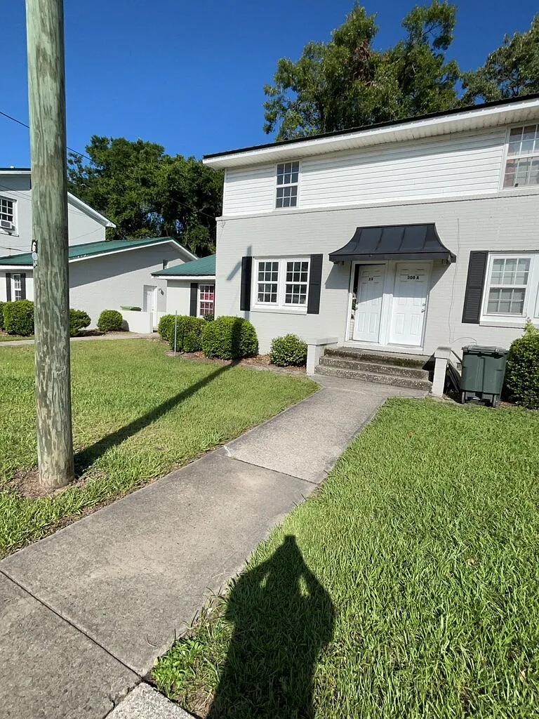 2 bed, 1.0 bath, 850 sqft, $875 — Photo 1