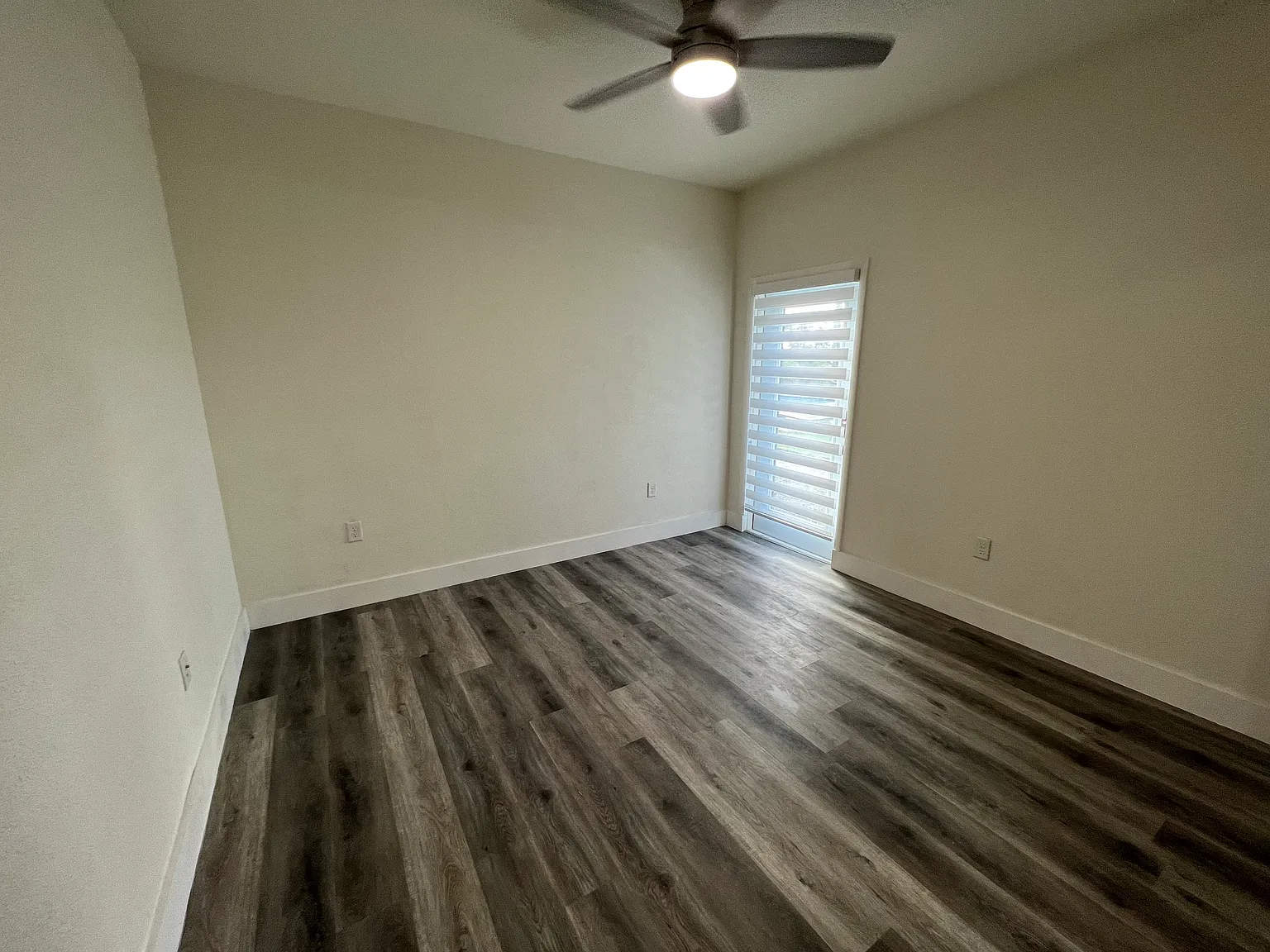 1 bed, 300 sqft, $1,200 — Photo 2