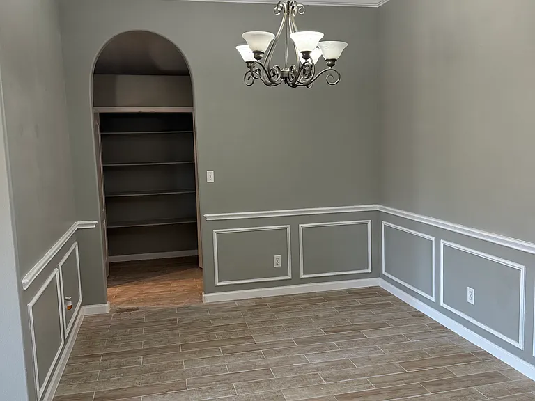 2704 Trent Trl — Photo 2