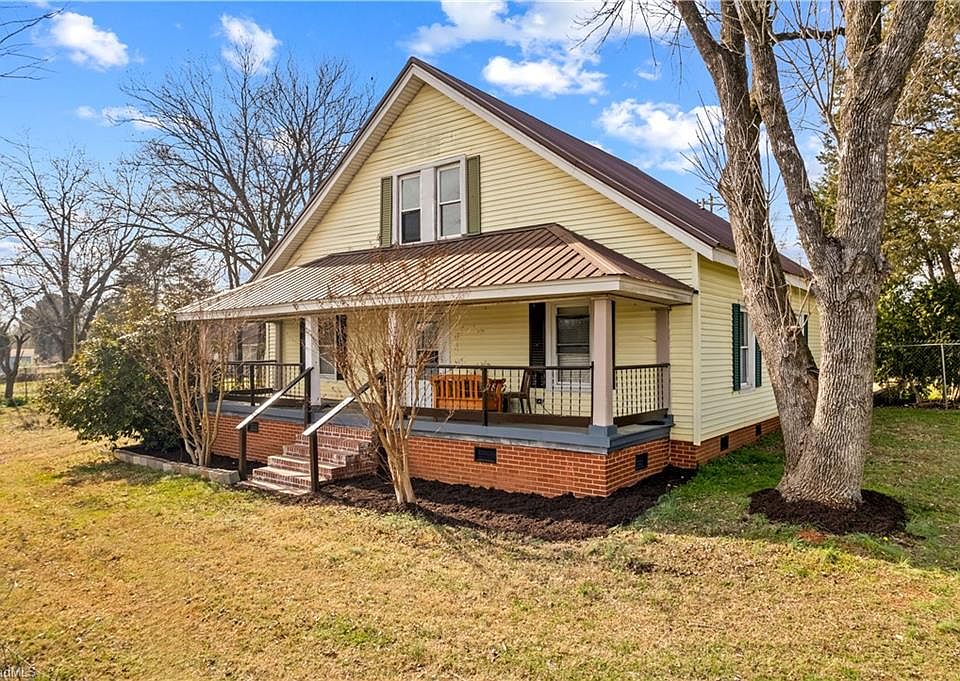 1st image of 1022 Railroad Ave