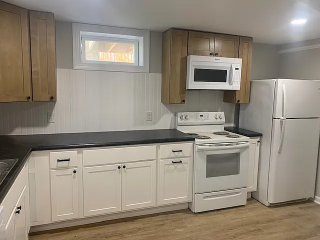 221 Langford Ct #B — Photo 2
