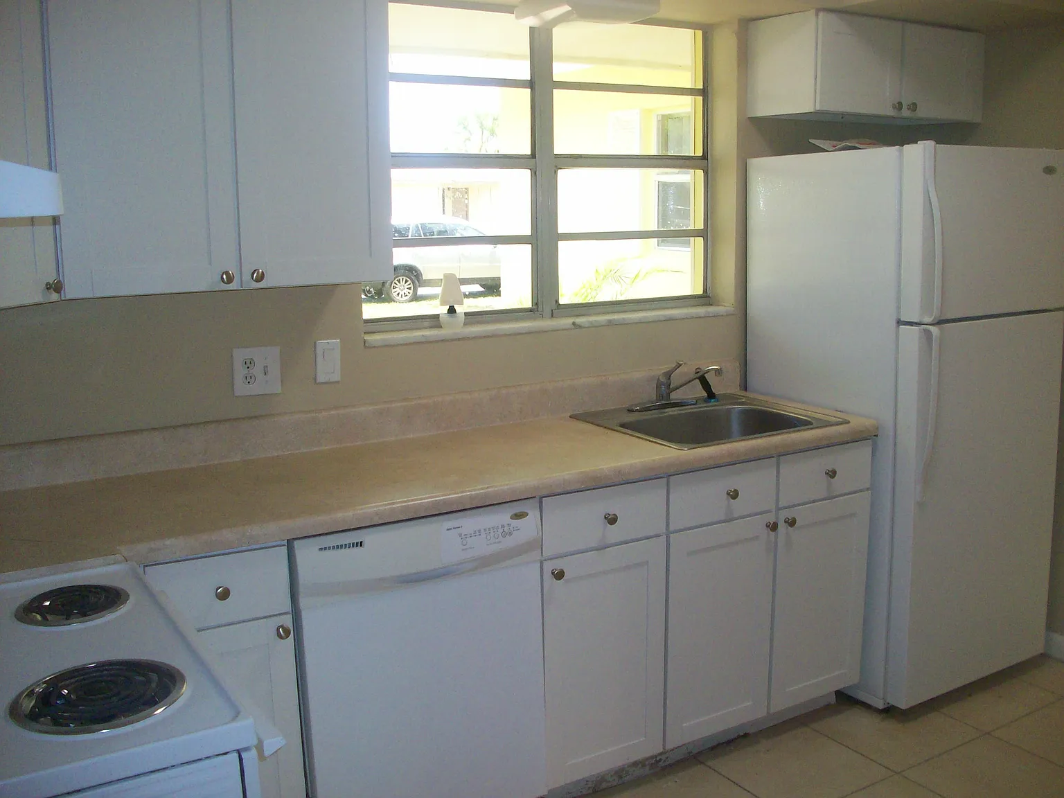 3 bed, 2.0 bath, 1415 sqft, $2,950 — Photo 2