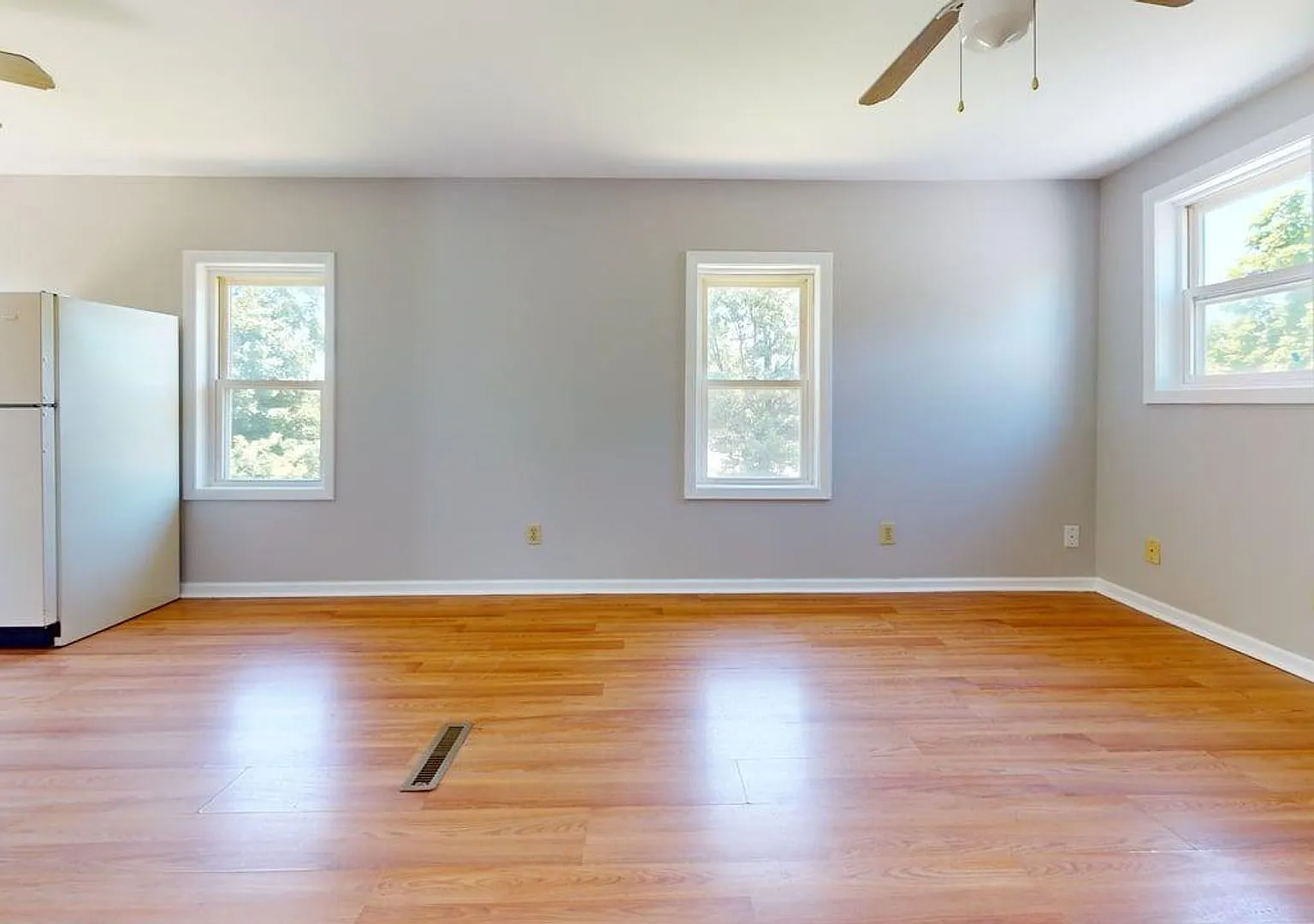 1104 4th St SW, Massillon, OH 44647 — Photo 1