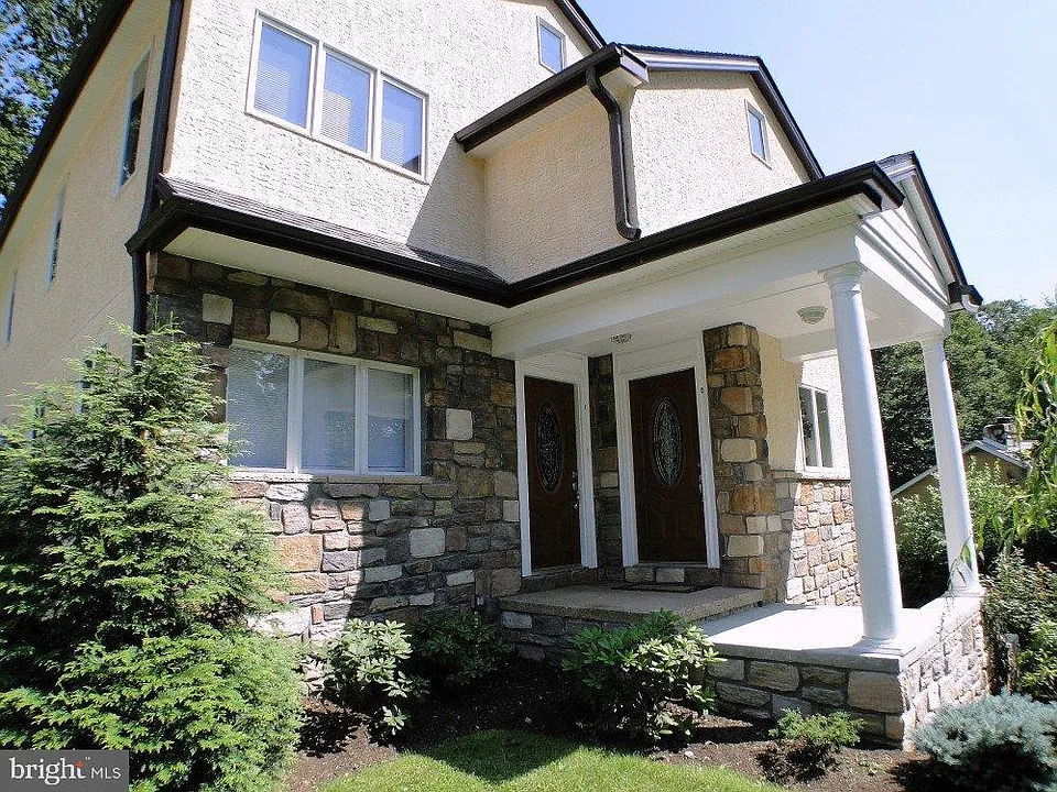 115 Morton Ave #2