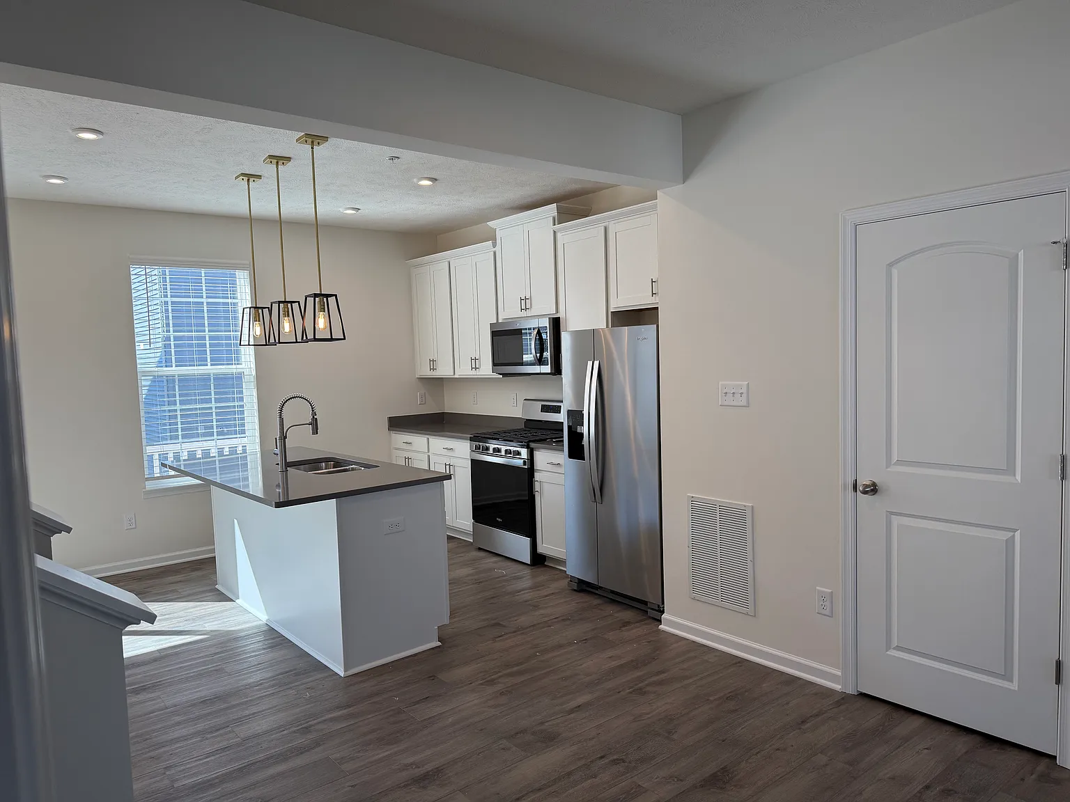 133 Affinity Dr — Photo 2