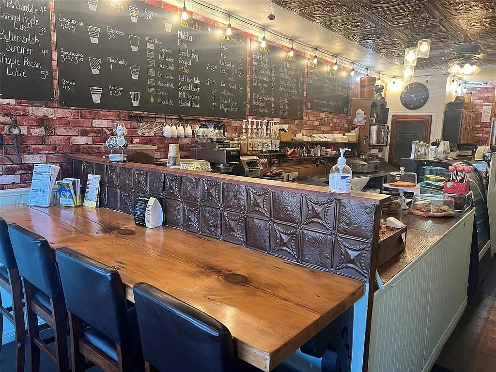 Java And Scoops Bistro — Photo 2