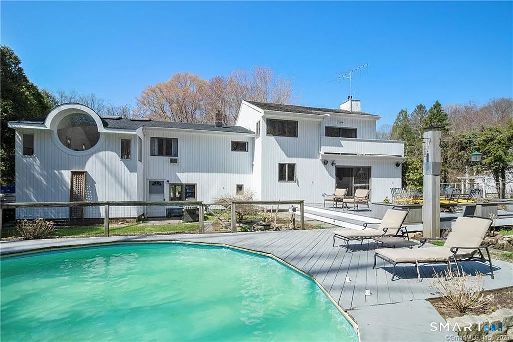 4 bed, 2.0 bath, 2600 sqft, $5,000 — Photo 4