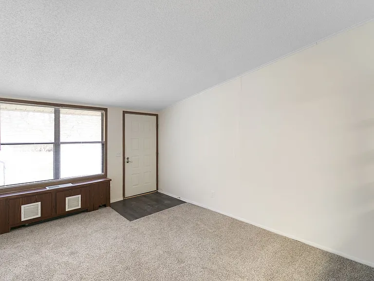 1373 Montgomery Ct — Photo 5