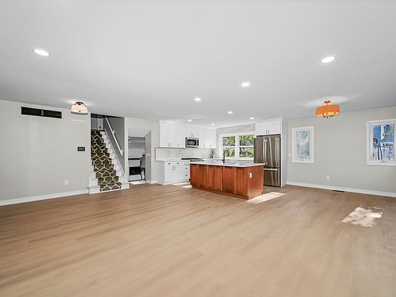 3rd image of 6616 Fernwood Dr