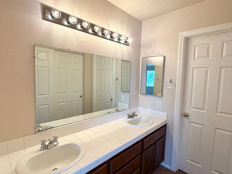 8346 Fame Ave — Photo 27