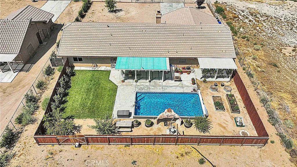 4 bed, 2100 sqft, $2,610 — Photo 3