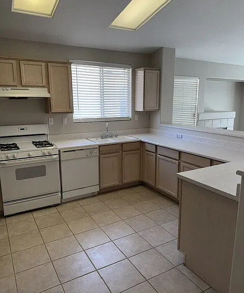 8056 Sweet Clover Ct — Photo 12