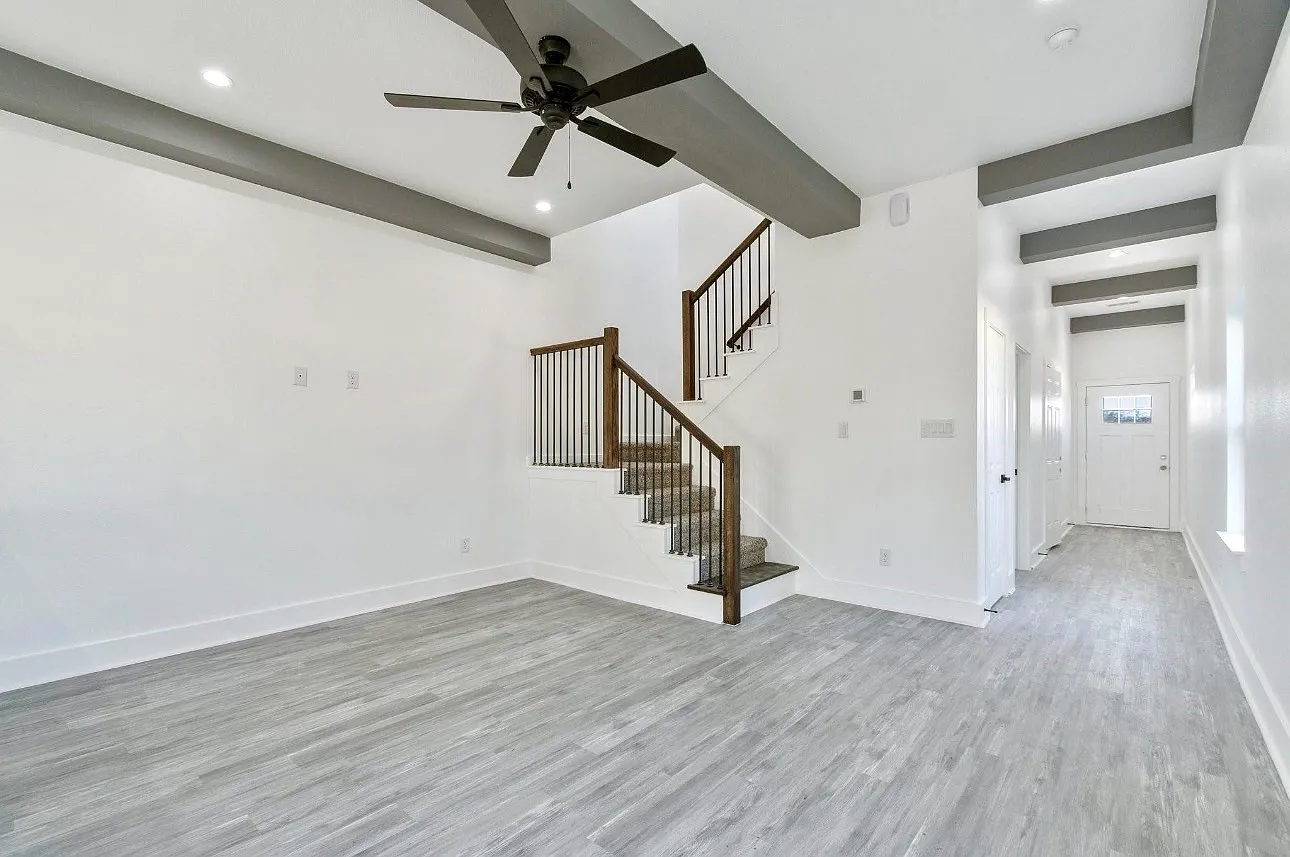 3 bed, 2.5 bath, 1436 sqft, $1,595 — Photo 3