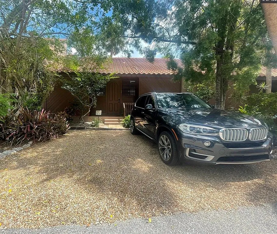 2 bed, 1.5 bath, 981 sqft, $3,995 — Photo 2