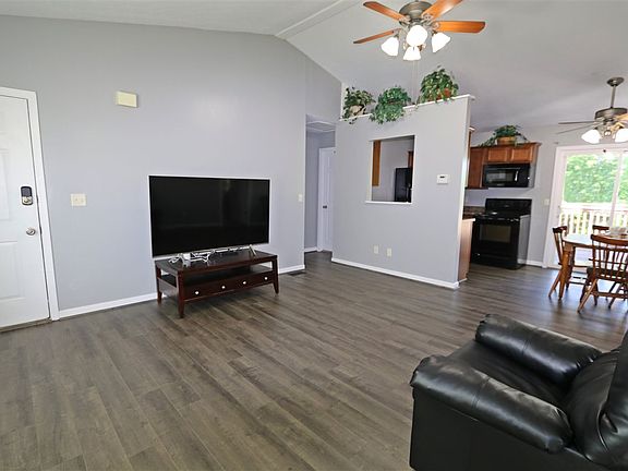 2nd image of 124 Green Hill Dr