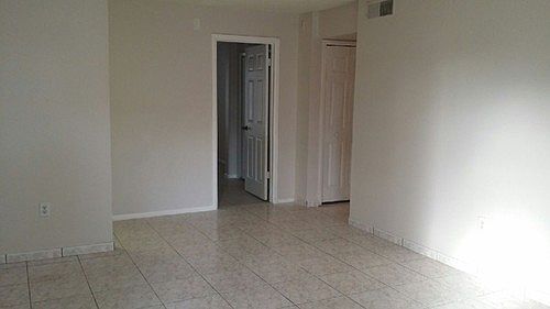 5th image of 833 Sky Lake Cir APT B