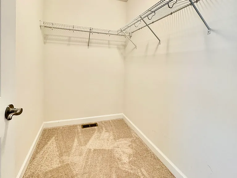 325 John Adams Dr — Photo 18