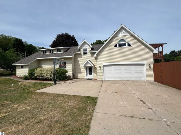 202 W 17th St, Traverse City, MI 49684