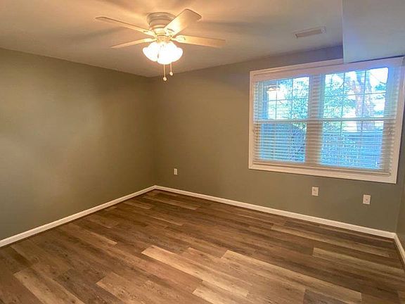 3rd image of 1524 Marlborough Ct