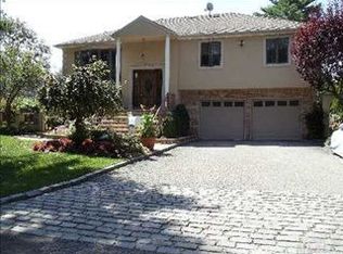 85 Oriole Way, Westbury, NY 11590