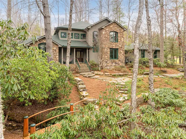212 Shadybrook Trl, Hendersonville, NC 28739