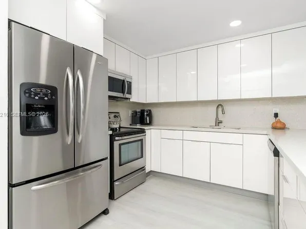 6960 Miami Gardens Dr, Hialeah, FL