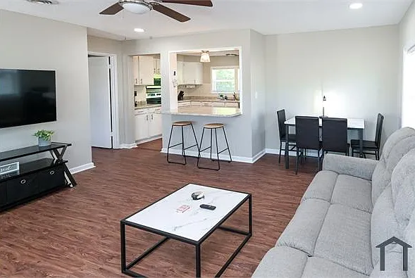 3 bed, 1200 sqft, $2,000 — Photo 4