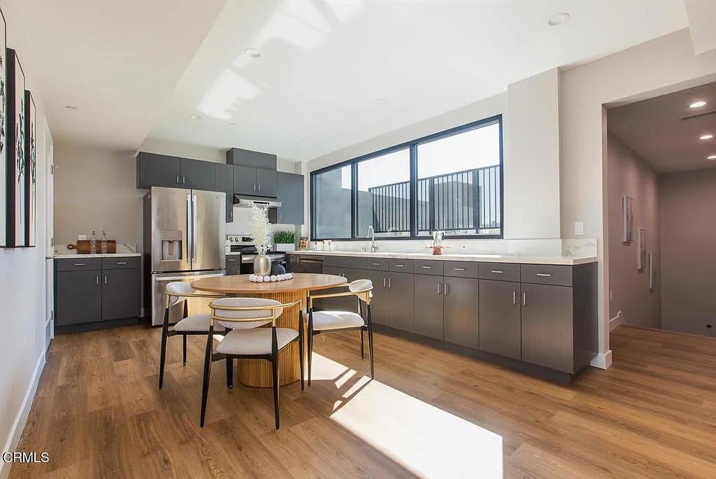 2 bed, 2.0 bath, 1578 sqft, $5,045 — Photo 3