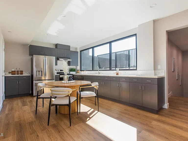 3682 Harriman Ave #3 — Photo 3