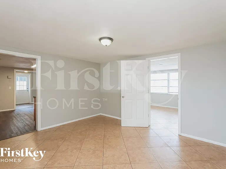 7915 Foxbloom Dr — Photo 4