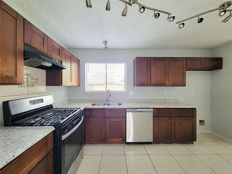 1454 Plumwood Dr — Photo 13