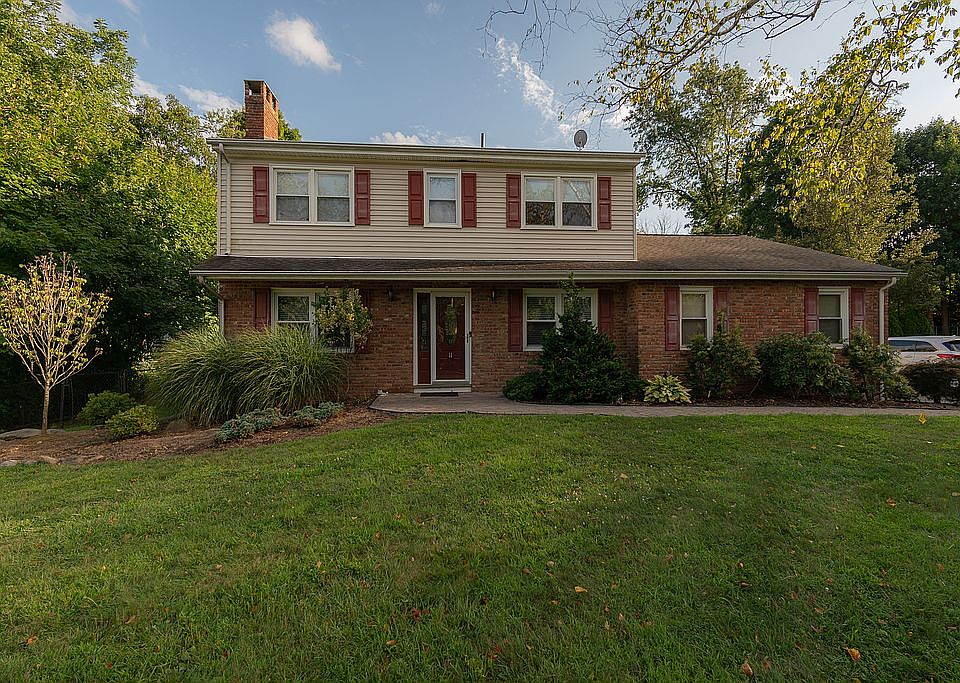 1st image of 11 Edgebrook Ct