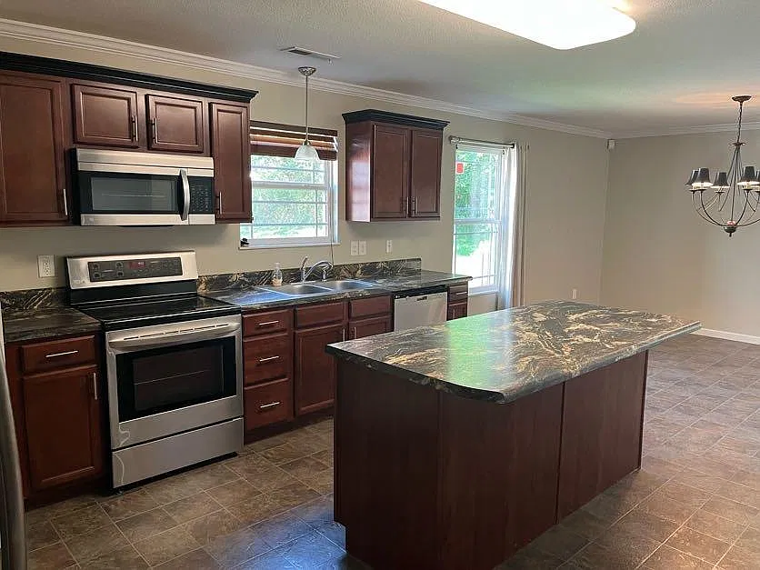 3 bed, 1316 sqft, $2,000 — Photo 3