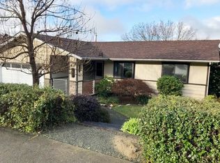 1888 NE Beacon Dr, Grants Pass, OR