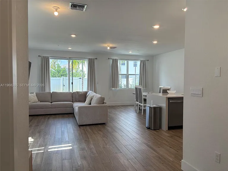146 SW 170th Ave #146 — Photo 7