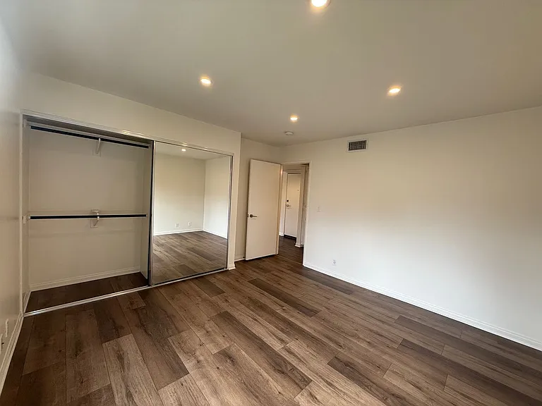 5400 Radford Ave — Photo 10