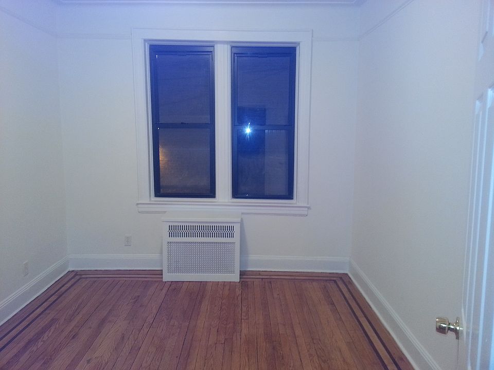 2nd image of 4301 Queens Blvd