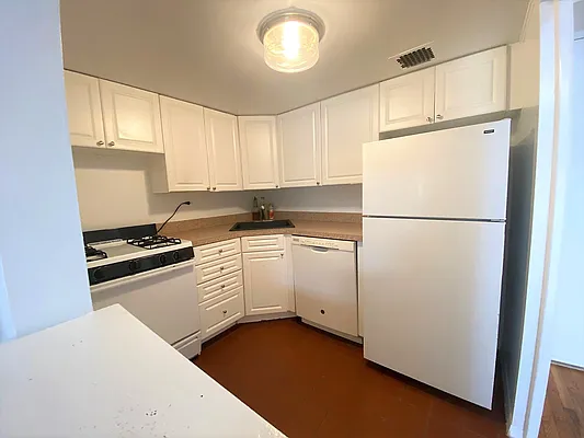 Rented by City Connections Realty | media 12