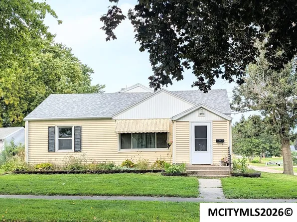 516 10th St NW, Mason City, IA 50401