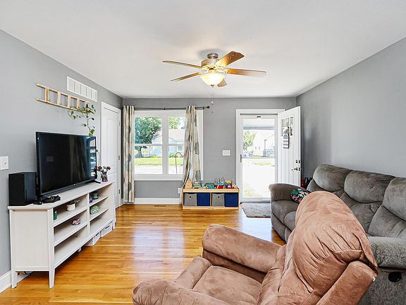 3rd image of 1039 W 10th St