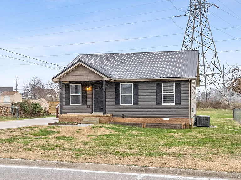 514 Gainey Dr — Photo 3
