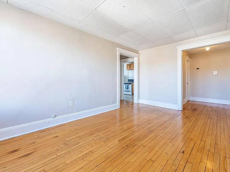 317 William St — Photo 11
