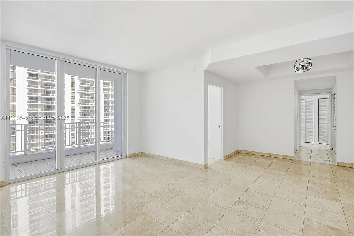 Building Photo - 801 Brickell Key Blvd #1204