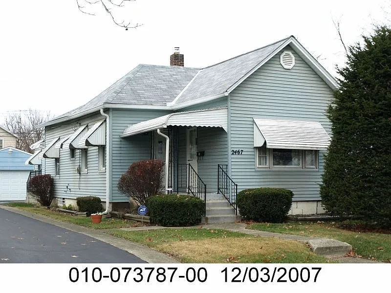 2467 Hiawatha St photo 1