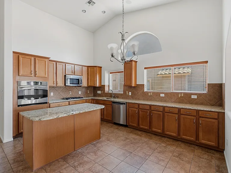 677 W Pizzicato Ln — Photo 31