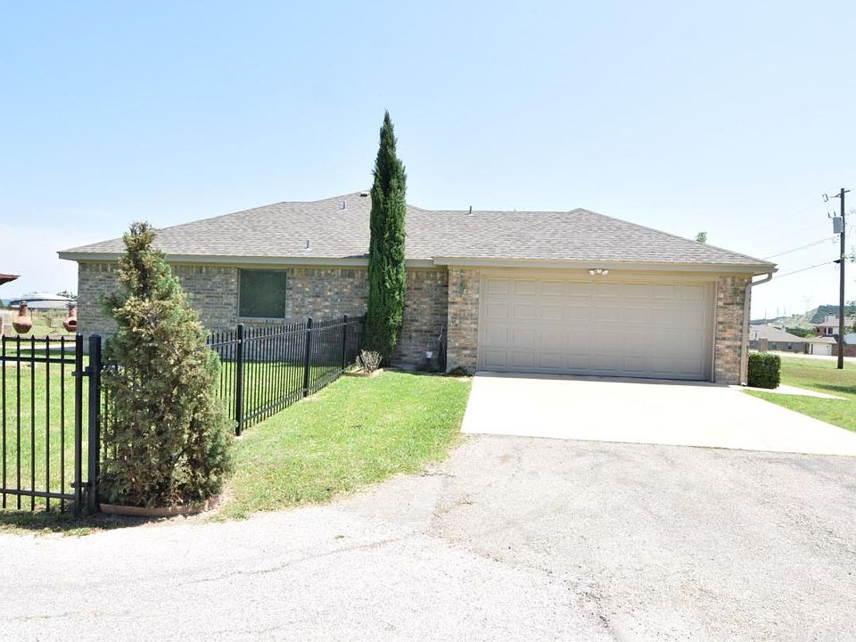 1st image of 513 Irish Ln